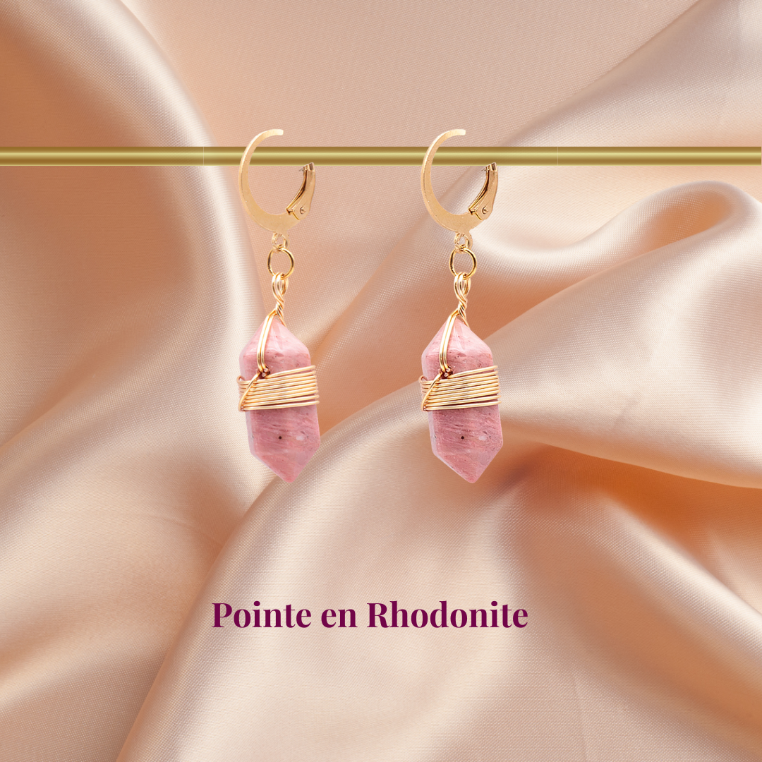 boutique de Mamie Lucie, boucles d’oreilles en pierre naturelle, collection de boucles d’oreilles, boucles d’oreilles lithothérapie, lithothérapie, pierres naturelles, bien-être, apaisement, sérénité, harmonie, énergie positive, protection énergétique, équilibre émotionnel, développement personnel, méditation, spiritualité, ancrage, clarté mentale, cadeau bien-être, Saint-Louis, Bâle, Strasbourg, Colmar, Mulhouse, Dietwiller