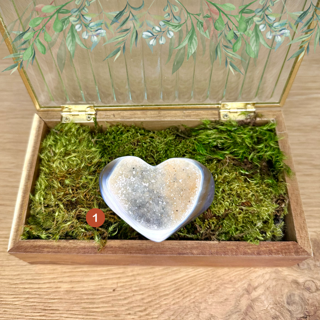 boutique de Mamie Lucie, cœur en agate, cœur en améthyste, cœur en pierre naturelle, agate, améthyste, lithothérapie, pierres naturelles, minéraux naturels, bien-être, apaisement, harmonie, équilibre émotionnel, protection énergétique, énergie positive, méditation, amour, sérénité, développement personnel, Saint-Louis, Bâle, Strasbourg, Colmar, Mulhouse, Dietwiller, Obersaasheim