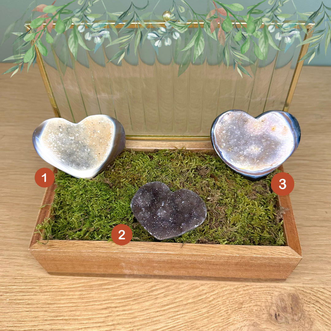 boutique de Mamie Lucie, cœur en agate, cœur en améthyste, cœur en pierre naturelle, agate, améthyste, lithothérapie, pierres naturelles, minéraux naturels, bien-être, apaisement, harmonie, équilibre émotionnel, protection énergétique, énergie positive, méditation, amour, sérénité, développement personnel, Saint-Louis, Bâle, Strasbourg, Colmar, Mulhouse, Dietwiller, Obersaasheim