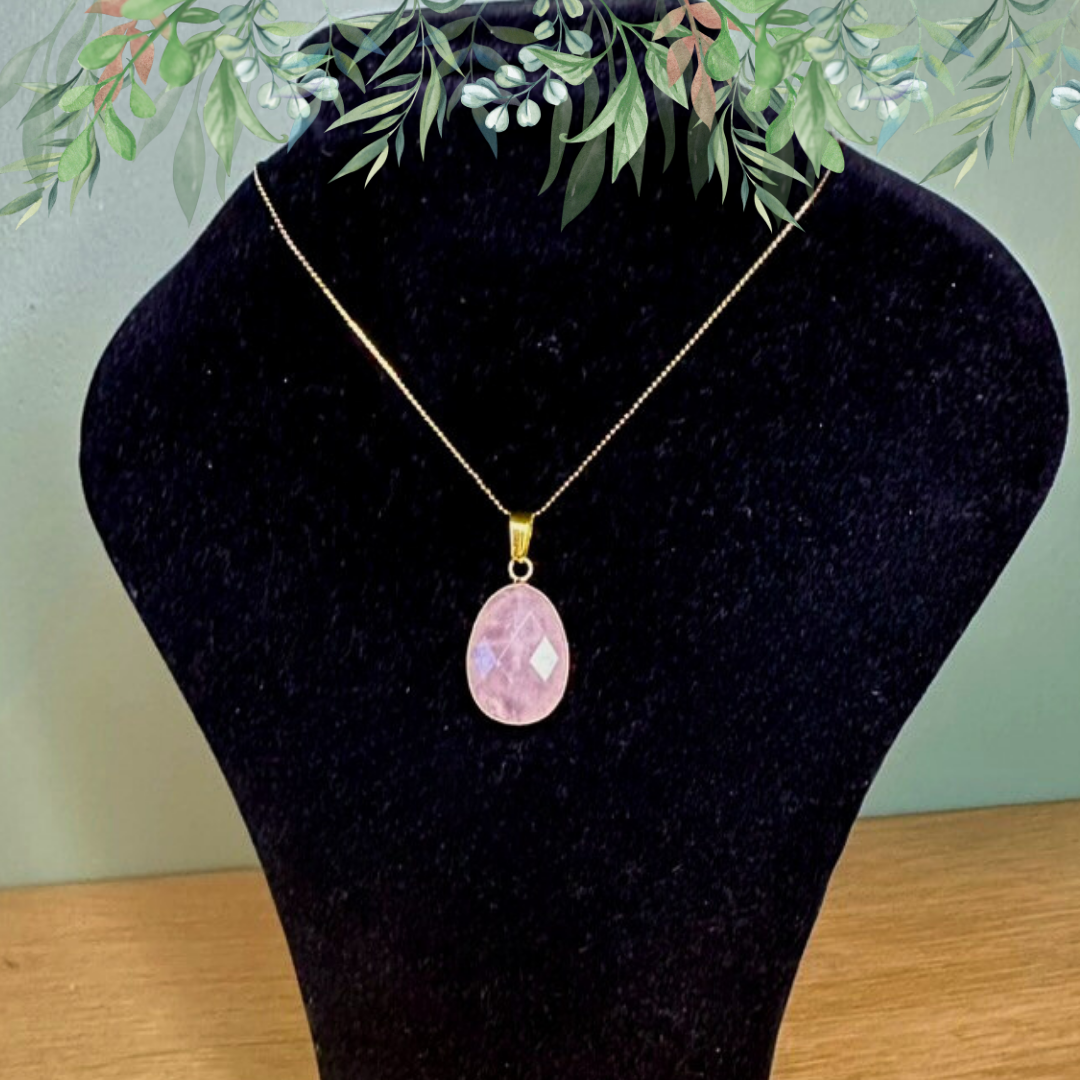 boutique de Mamie Lucie, collier en pierre naturelle, collier lithothérapie, lithothérapie, pierres naturelles, bien-être, apaisement, sérénité, harmonie, énergie positive, protection énergétique, équilibre émotionnel, confiance en soi, développement personnel, méditation, spiritualité, ancrage, clarté mentale, cadeau bien-être, Saint-Louis, Bâle, Strasbourg, Colmar, Mulhouse, Dietwiller, Obersaasheim