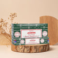 Encens Satya Jasmin disponible sur la boutique de Mamie Lucie boutique de Mamie Lucie, encens, palo santo, sauge blanche, bâtons d’encens, encens naturel, purification énergétique, purification de la maison, nettoyage énergétique, lithothérapie, bien-être, méditation, relaxation, sérénité, harmonie, spiritualité, énergie positive, protection énergétique, développement personnel, cadeau bien-être, Saint-Louis, Bâle, Strasbourg, Colmar, Mulhouse, Dietwiller, Obersaasheim