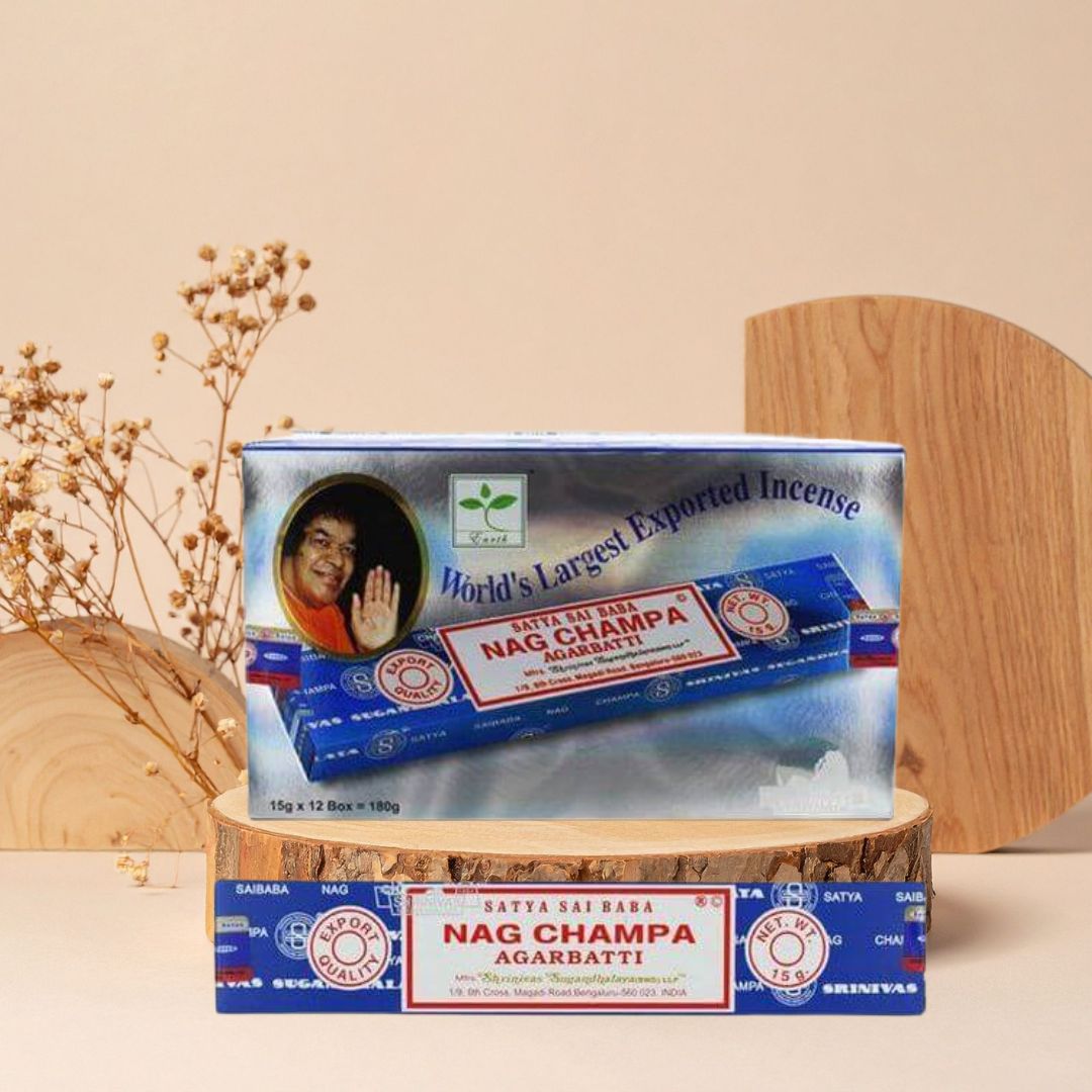 Encens Satya Nag Champa disponible sur la boutique de Mamie Lucie boutique de Mamie Lucie, encens, palo santo, sauge blanche, bâtons d’encens, encens naturel, purification énergétique, purification de la maison, nettoyage énergétique, lithothérapie, bien-être, méditation, relaxation, sérénité, harmonie, spiritualité, énergie positive, protection énergétique, développement personnel, cadeau bien-être, Saint-Louis, Bâle, Strasbourg, Colmar, Mulhouse, Dietwiller, Obersaasheim