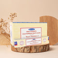 Encens Satya Sauge Blanche Californienne disponible sur la boutique de Mamie Lucie boutique de Mamie Lucie, encens, palo santo, sauge blanche, bâtons d’encens, encens naturel, purification énergétique, purification de la maison, nettoyage énergétique, lithothérapie, bien-être, méditation, relaxation, sérénité, harmonie, spiritualité, énergie positive, protection énergétique, développement personnel, cadeau bien-être, Saint-Louis, Bâle, Strasbourg, Colmar, Mulhouse, Dietwiller, Obersaasheim