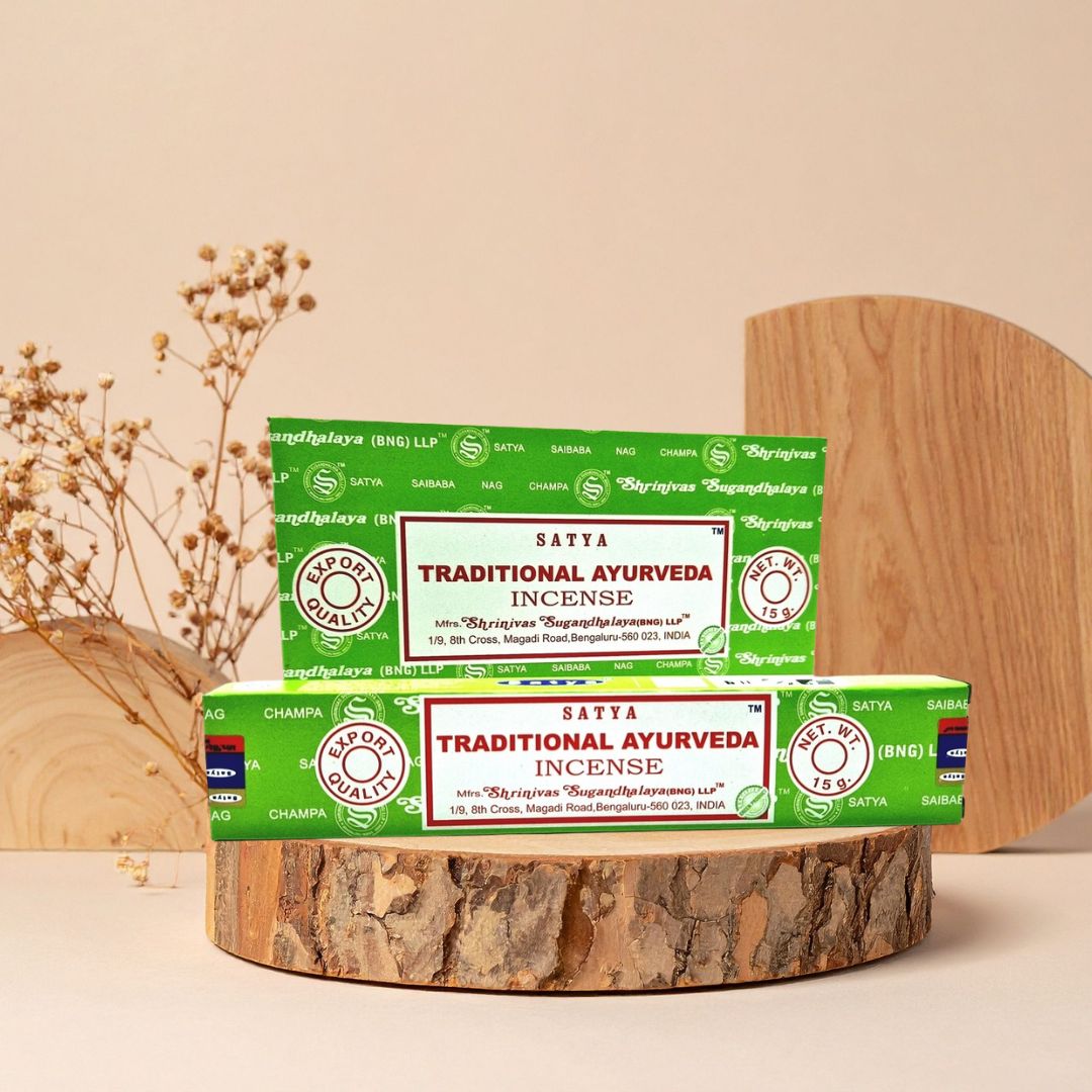 Encens Satya Traditional Ayurveda disponible sur la boutique de Mamie Lucie boutique de Mamie Lucie, encens, palo santo, sauge blanche, bâtons d’encens, encens naturel, purification énergétique, purification de la maison, nettoyage énergétique, lithothérapie, bien-être, méditation, relaxation, sérénité, harmonie, spiritualité, énergie positive, protection énergétique, développement personnel, cadeau bien-être, Saint-Louis, Bâle, Strasbourg, Colmar, Mulhouse, Dietwiller, Obersaasheim