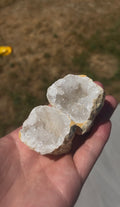 cristal de roche, pierre de cristal de roche, cristal de roche naturel, quartz transparent, lithothérapie, pierre naturelle, cristal naturel, purification énergétique, amplification des énergies, rechargement des pierres, méditation, harmonisation des chakras, clarté mentale, énergie positive, minéral naturel, bien-être, équilibre énergétique, pierre de guérison, développement spirituel, quartz clair