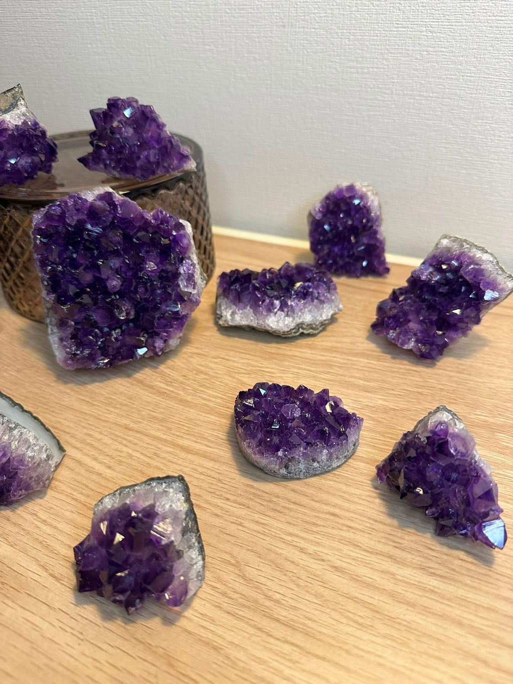 améthyste, améthyste d’Uruguay, améthyste naturelle, pierre naturelle d’Uruguay, cristal naturel, quartz violet, lithothérapie, pierres naturelles, minéraux naturels, bien-être, sérénité, apaisement, protection énergétique, purification énergétique, harmonisation des chakras, méditation, développement spirituel, équilibre émotionnel, énergie positive, boutique de Mamie Lucie, Saint-Louis, Bâle, Strasbourg, Colmar, Mulhouse, Obernai, Dietwiller, Obersaasheim