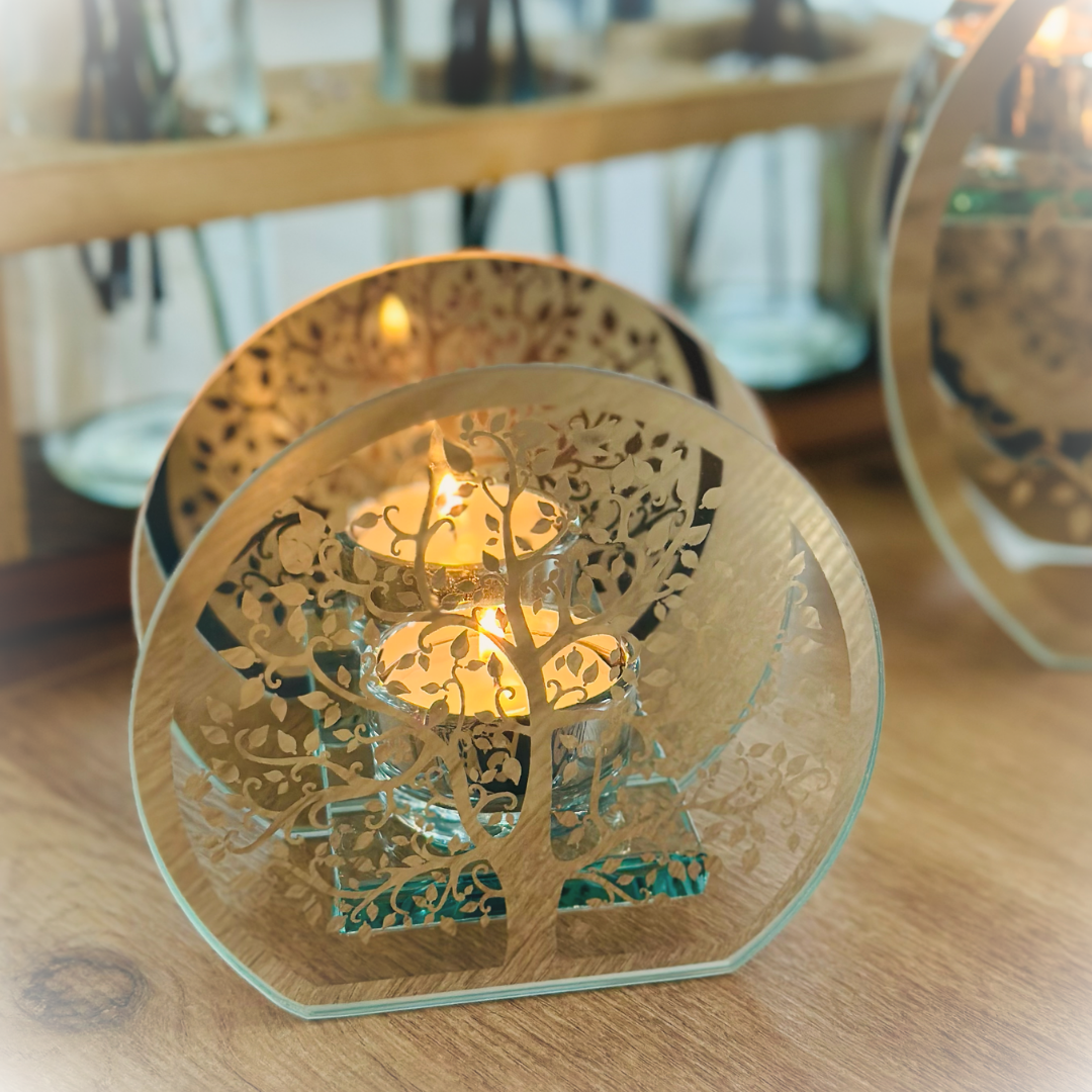 boutique de Mamie Lucie, bougeoir arbre de vie en verre, bougeoir en verre, arbre de vie, décoration, décoration spirituelle, lithothérapie, bien-être, énergie positive, harmonie, méditation, décoration zen, cadeau bien-être, Saint-Louis, Bâle, Strasbourg, Colmar, Mulhouse, Dietwiller, Obersaasheim
