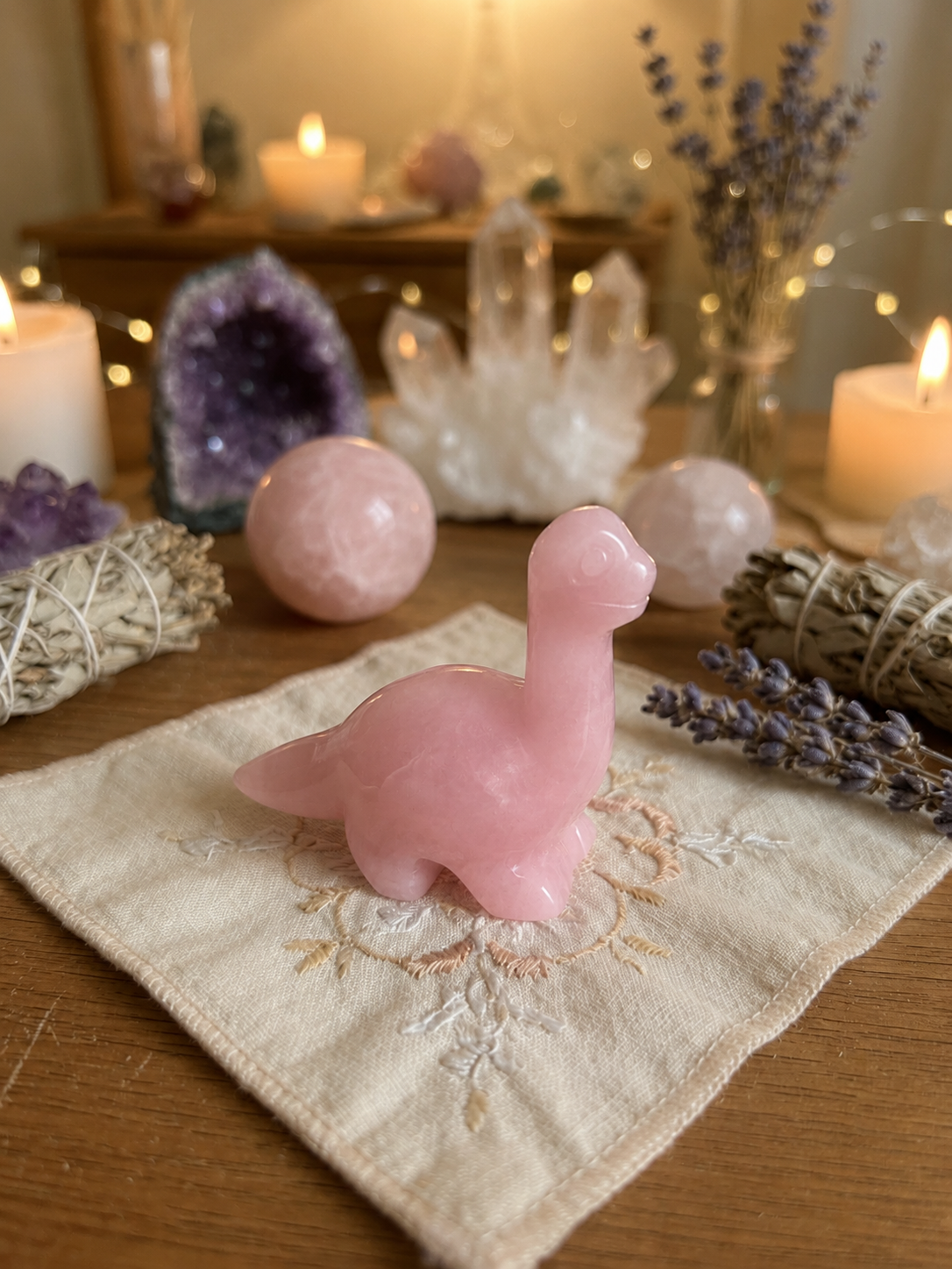 boutique de Mamie Lucie, lithothérapie, pierres naturelles, minéraux naturels, cristaux naturels, bien-être, énergie positive, purification énergétique, protection énergétique, harmonisation des chakras, méditation, spiritualité, développement personnel, équilibre émotionnel, améthyste, labradorite, sélénite, cristal de roche, quartz rose, œil de tigre, fluorite, citrine, obsidienne, aventurine, pierre de lune, amazonite, cornaline, jaspe rouge, tourmaline noire, apatite, calcite, howlite, rhodonite, malach