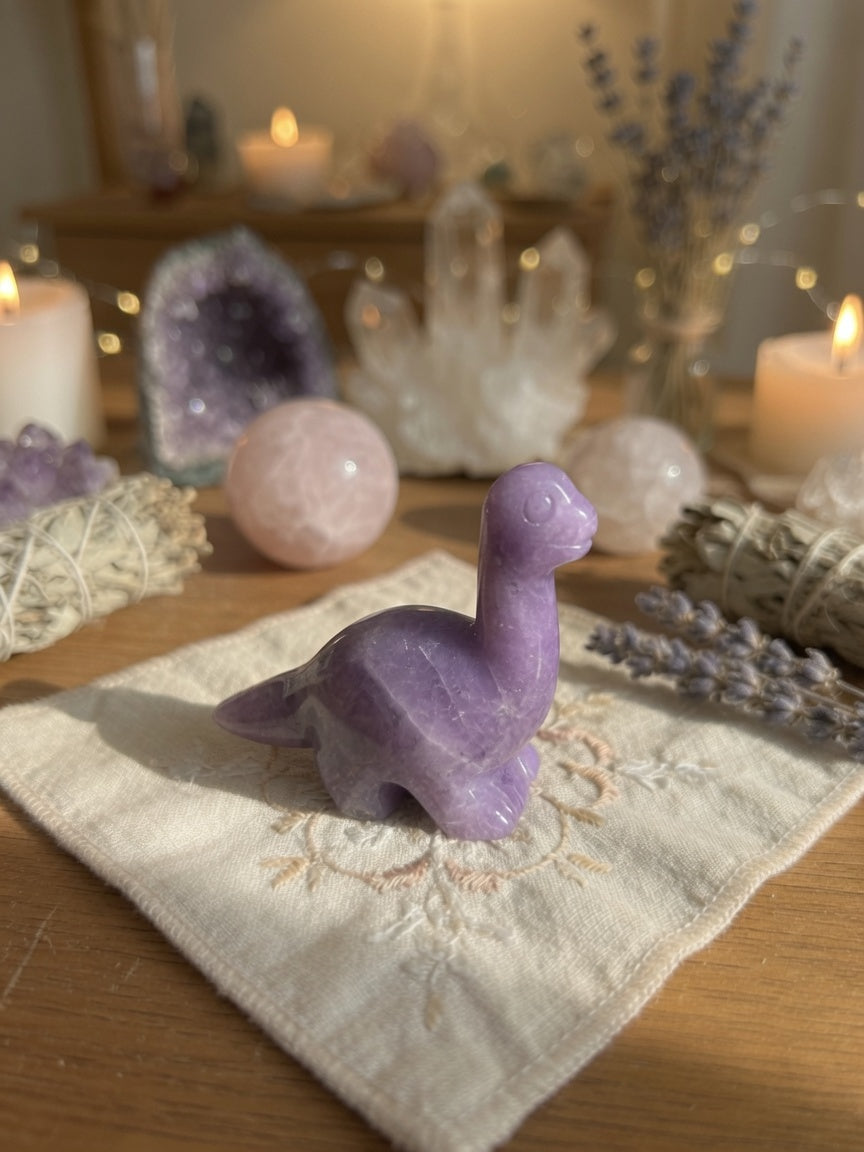 boutique de Mamie Lucie, lithothérapie, pierres naturelles, minéraux naturels, cristaux naturels, bien-être, énergie positive, purification énergétique, protection énergétique, harmonisation des chakras, méditation, spiritualité, développement personnel, équilibre émotionnel, améthyste, labradorite, sélénite, cristal de roche, quartz rose, œil de tigre, fluorite, citrine, obsidienne, aventurine, pierre de lune, amazonite, cornaline, jaspe rouge, tourmaline noire, apatite, calcite, howlite, rhodonite, malach