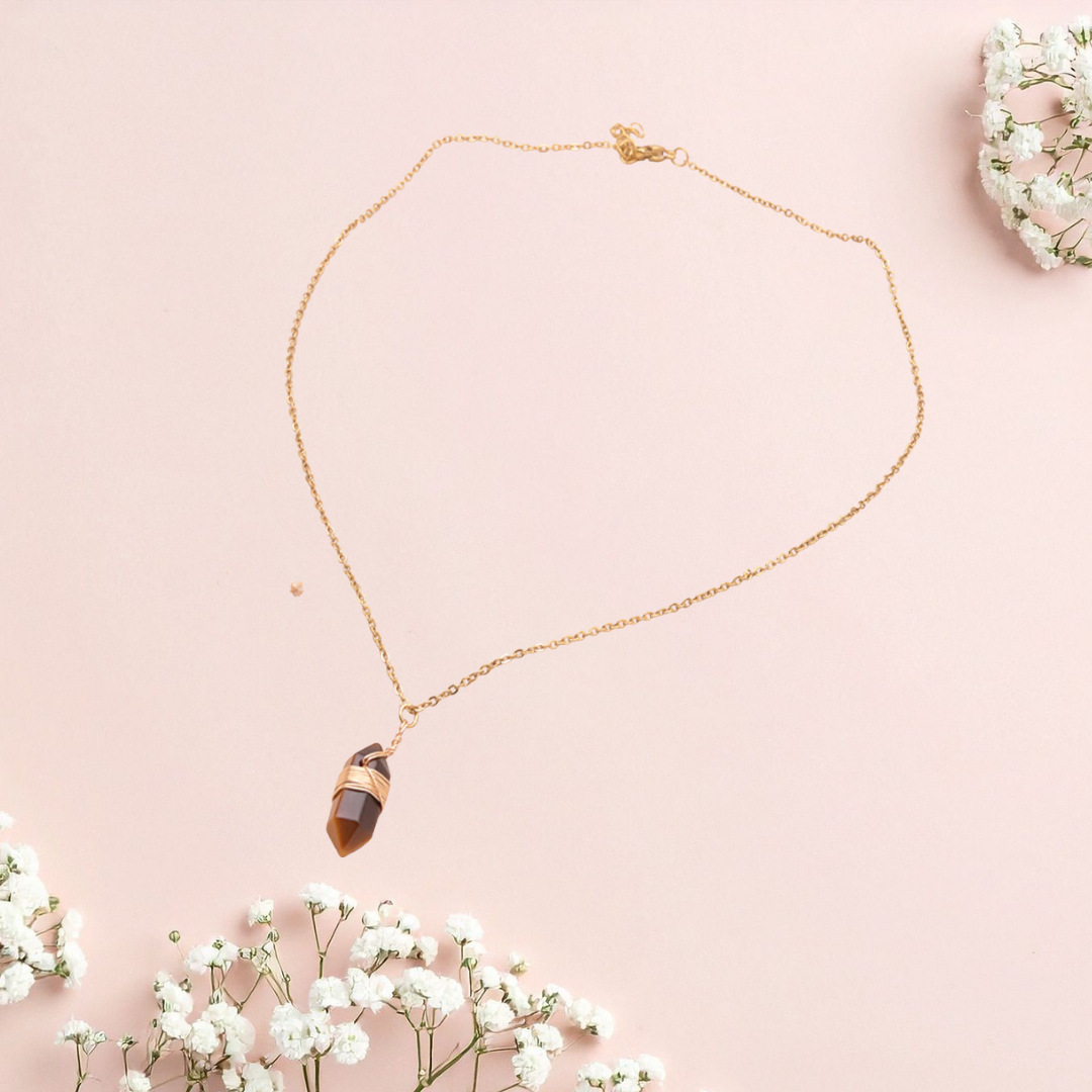 boutique de Mamie Lucie, collier en pierre naturelle, collier lithothérapie, lithothérapie, pierres naturelles, bien-être, apaisement, sérénité, harmonie, énergie positive, protection énergétique, équilibre émotionnel, confiance en soi, développement personnel, méditation, spiritualité, ancrage, clarté mentale, cadeau bien-être, Saint-Louis, Bâle, Strasbourg, Colmar, Mulhouse, Dietwiller, Obersaasheim