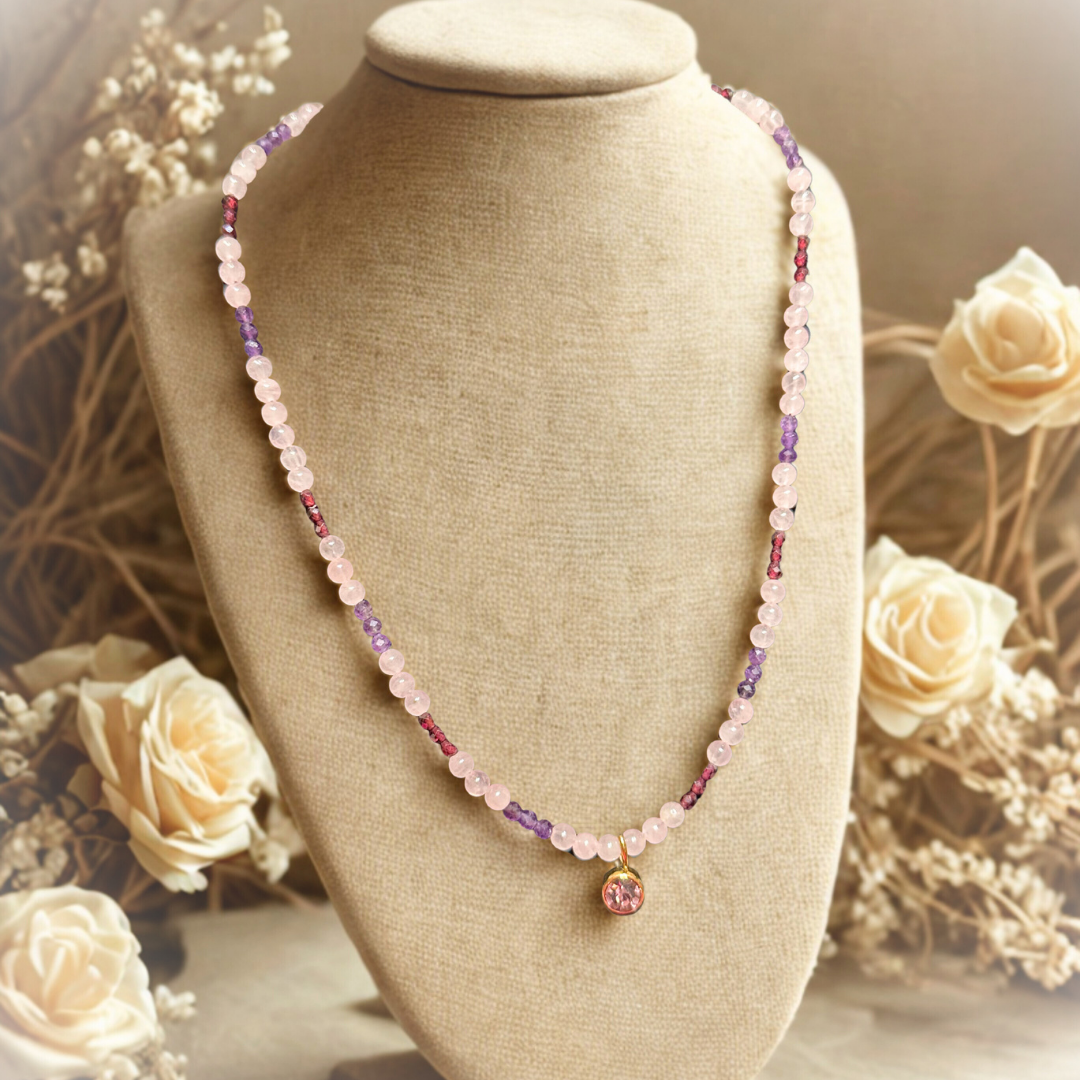boutique de Mamie Lucie, collier en pierre naturelle, collier lithothérapie, lithothérapie, pierres naturelles, bien-être, apaisement, sérénité, harmonie, énergie positive, protection énergétique, équilibre émotionnel, confiance en soi, développement personnel, méditation, spiritualité, ancrage, clarté mentale, cadeau bien-être, Saint-Louis, Bâle, Strasbourg, Colmar, Mulhouse, Dietwiller, Obersaasheim