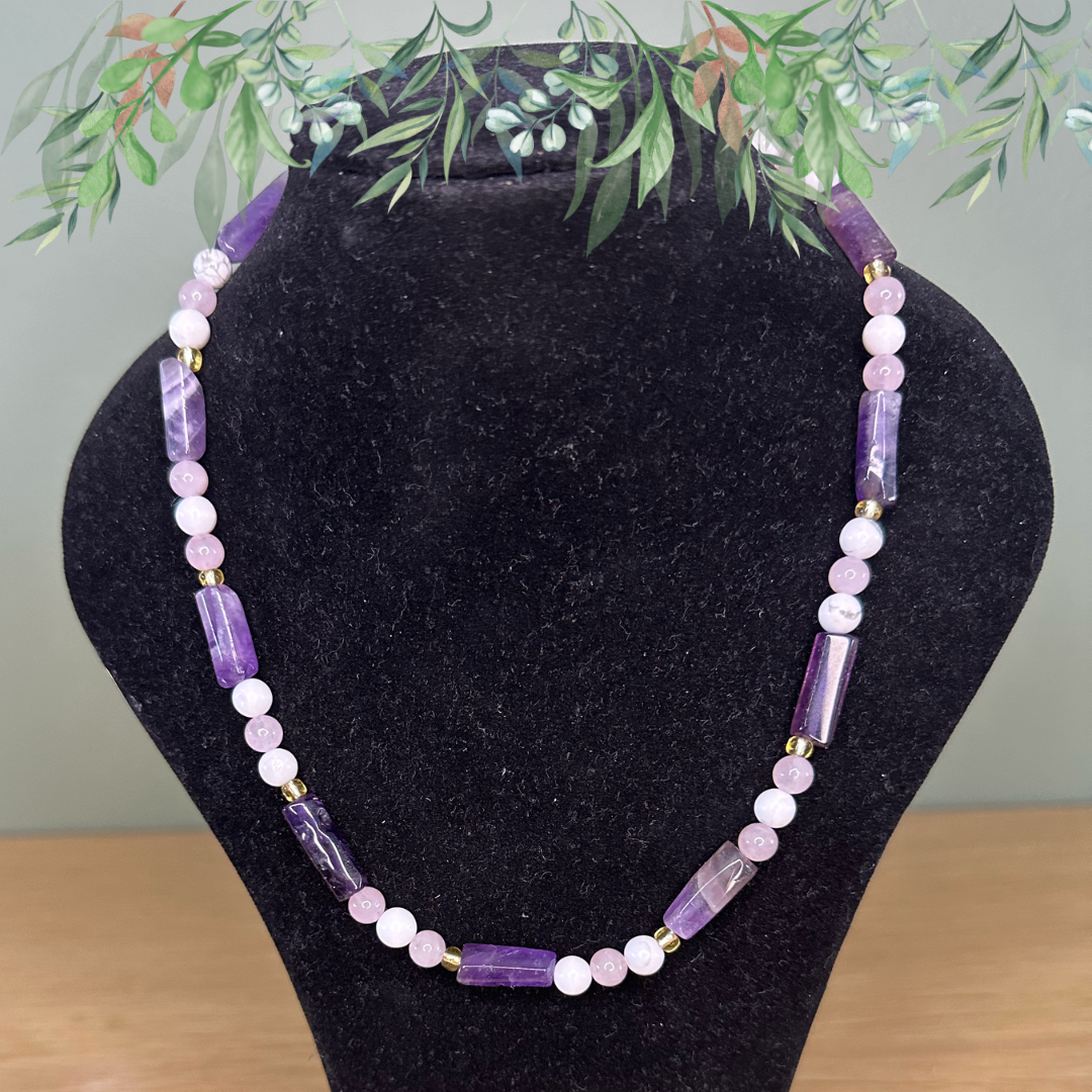 boutique de Mamie Lucie, collier en pierre naturelle, collier lithothérapie, lithothérapie, pierres naturelles, bien-être, apaisement, sérénité, harmonie, énergie positive, protection énergétique, équilibre émotionnel, confiance en soi, développement personnel, méditation, spiritualité, ancrage, clarté mentale, cadeau bien-être, Saint-Louis, Bâle, Strasbourg, Colmar, Mulhouse, Dietwiller, Obersaasheim
