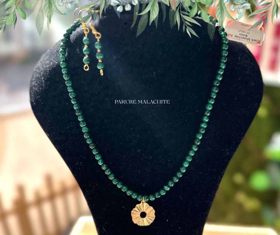 boutique de Mamie Lucie, collier en pierre naturelle, collier lithothérapie, lithothérapie, pierres naturelles, bien-être, apaisement, sérénité, harmonie, énergie positive, protection énergétique, équilibre émotionnel, confiance en soi, développement personnel, méditation, spiritualité, ancrage, clarté mentale, cadeau bien-être, Saint-Louis, Bâle, Strasbourg, Colmar, Mulhouse, Dietwiller, Obersaasheim